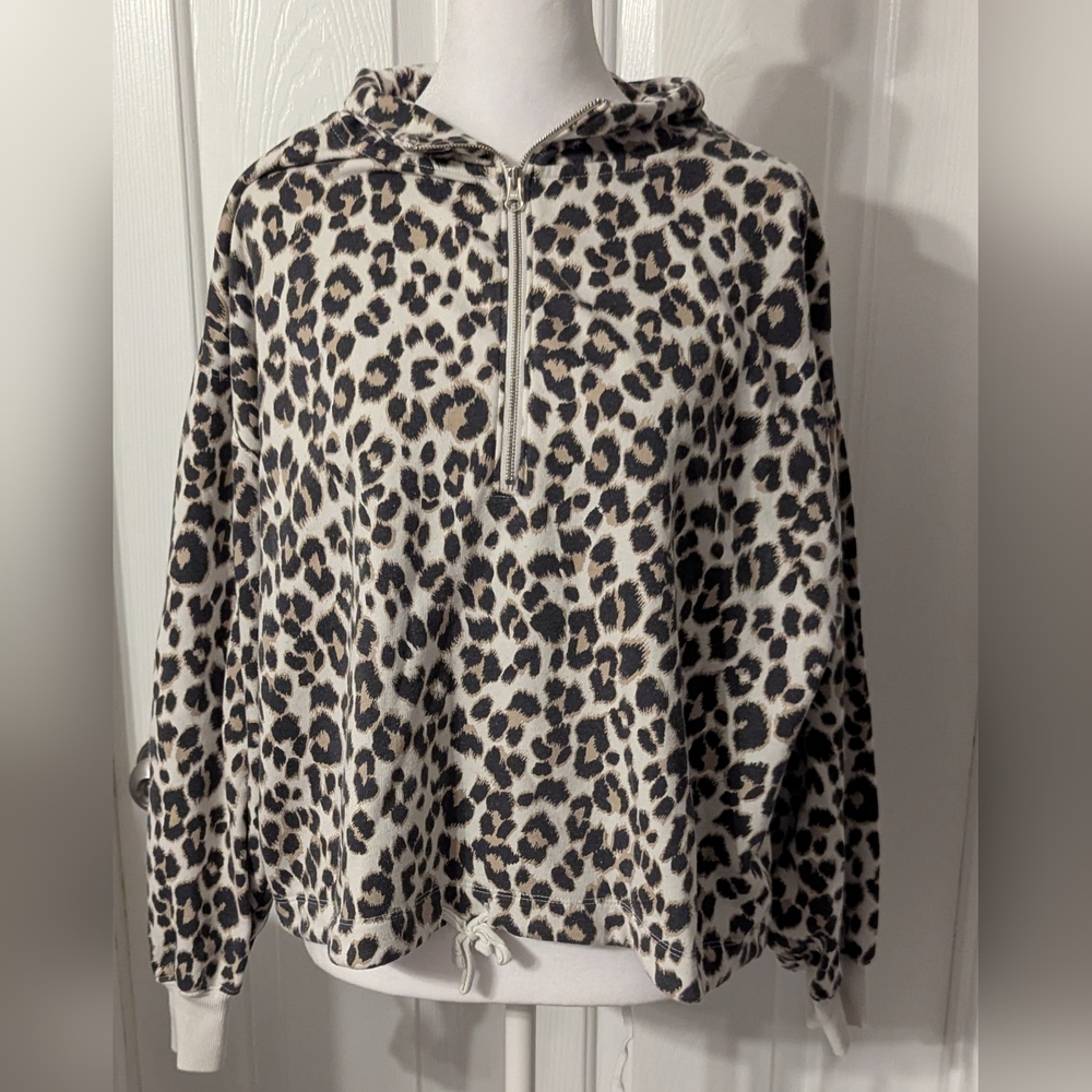 Old Navy cheetah print 1/4 zip blouse  Sz: M